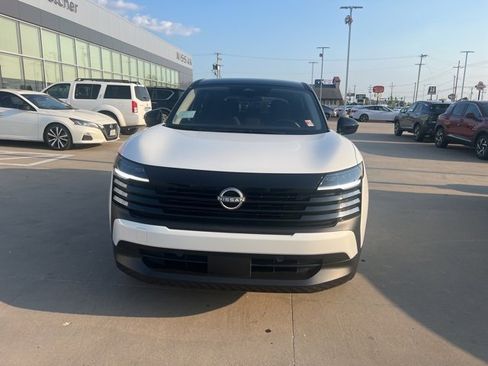 New 2025 Nissan Kicks SV image 2