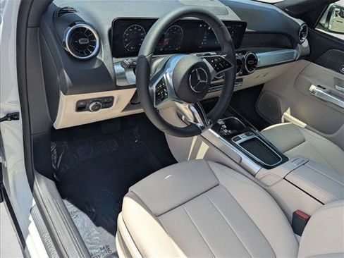 Used 2026 Mercedes-Benz GLB 250 image 3