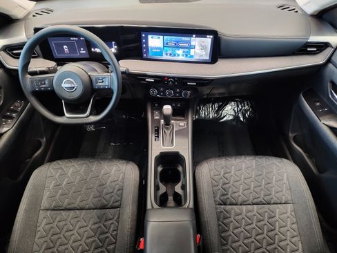 Used 2025 Nissan Kicks SV FWD image 3