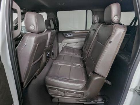 Used 2022 GMC Yukon XL SLE w/ Gmc Pro Safety Plus Package AWD/4WD image 17
