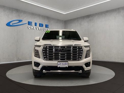 Used 2025 GMC Yukon Denali w/ Sun & Power Step Package AWD/4WD image 9