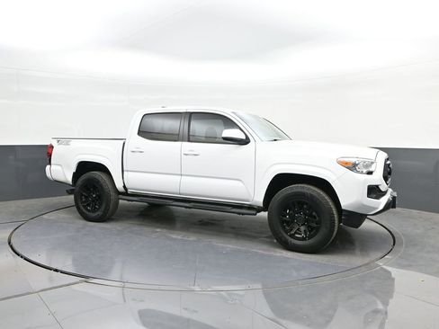 Used 2020 Toyota Tacoma SR w/ SR Convenience Package RWD image 17