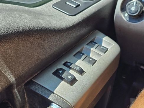 Used 2015 Ford F250 Lariat w/ Lariat Interior Package image 27