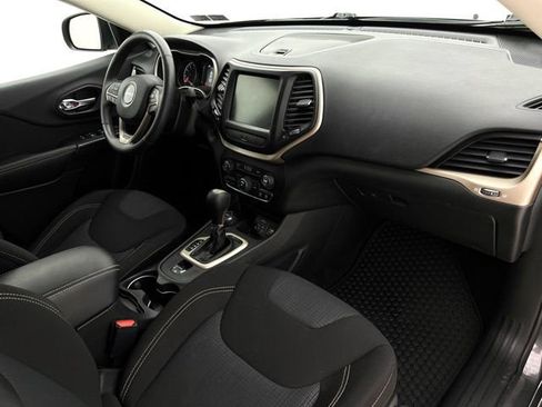 Used 2015 Jeep Cherokee Latitude w/ Cold Weather Group AWD/4WD image 13