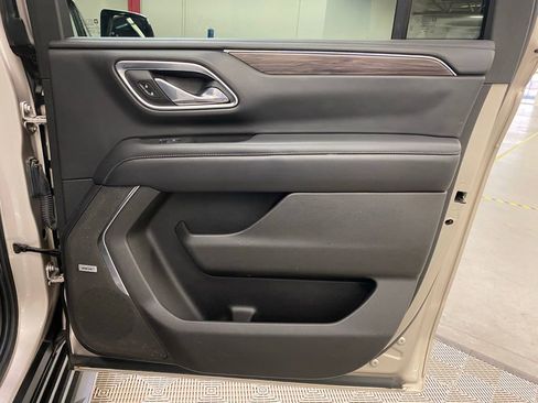 Used 2021 Chevrolet Suburban LT RWD image 13