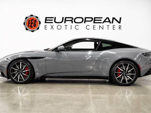 Used 2018 Aston Martin DB11 V12 RWD image 19