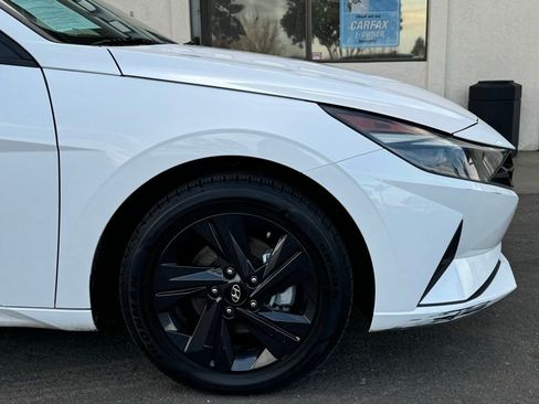 Used 2023 Hyundai Elantra SEL image 2