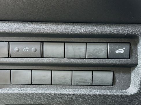 Used 2025 Mitsubishi Outlander SE image 17