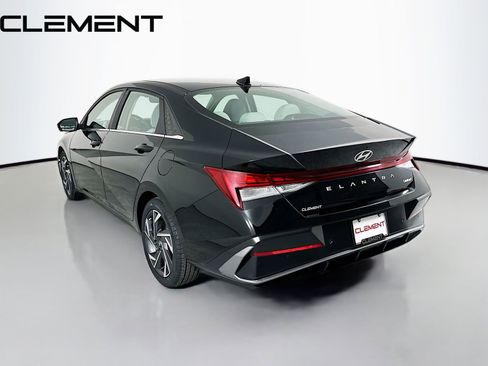 Used 2024 Hyundai Elantra Limited image 10