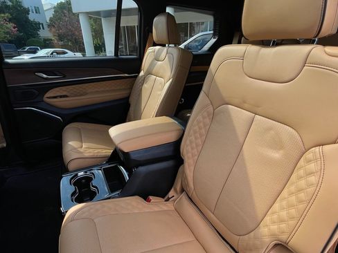Used 2025 Jeep Grand Cherokee L Summit w/ Obsidian Package AWD/4WD image 24