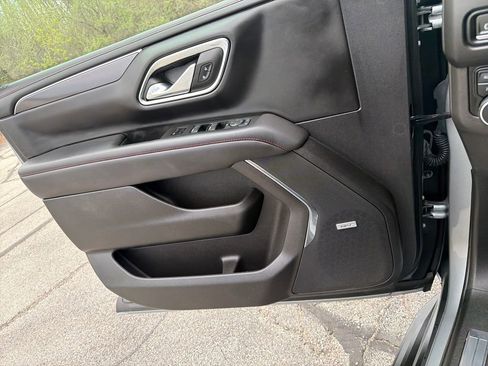 Used 2023 Chevrolet Suburban RST AWD/4WD image 12