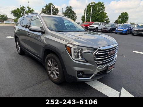 Used 2023 GMC Terrain SLT w/ Tech Package AWD/4WD image 3