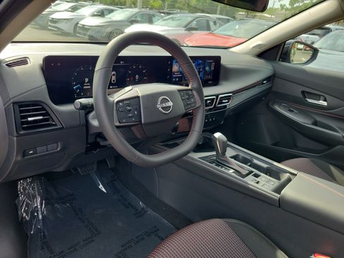 New 2026 Nissan Sentra SR w/ Floor Mat Package FWD image 16