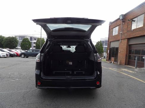 Used 2019 Toyota Sienna SE Premium FWD image 16