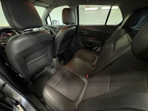 Used 2020 Chevrolet Trax LT w/ LT Convenience Package image 33