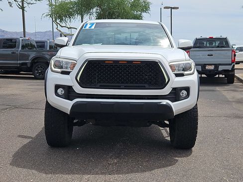 Used 2017 Toyota Tacoma TRD Off-Road w/ Tow Package (A/T) AWD/4WD image 2