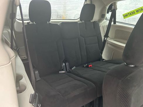 Used 2014 Dodge Grand Caravan SE image 12