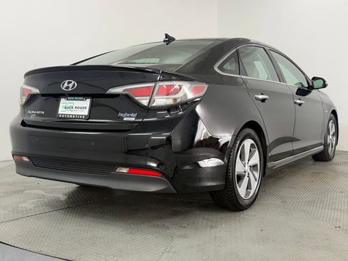 Used 2016 Hyundai Sonata Limited w/ Option Group 02 FWD image 9