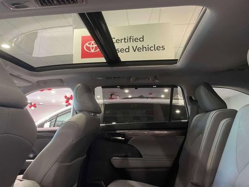 Used 2024 Toyota Highlander Platinum AWD/4WD image 14