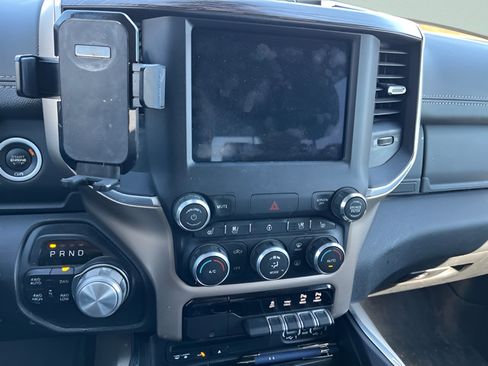 Used 2019 RAM 1500 Laramie AWD/4WD image 10