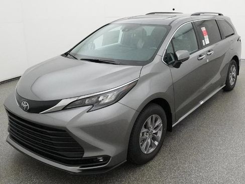 New 2026 Toyota Sienna XLE image 20