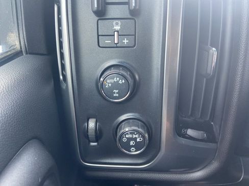 Used 2019 Chevrolet Silverado 1500 LT w/ All Star Edition image 14