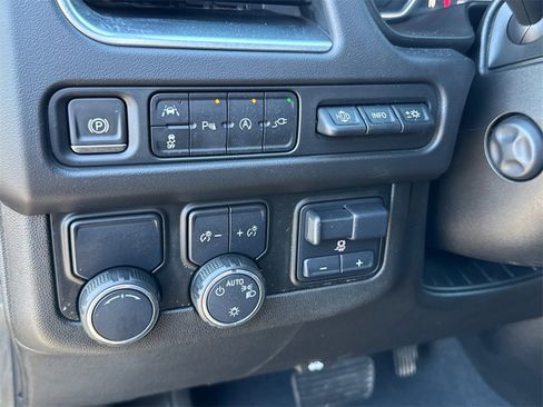 Used 2021 Chevrolet Tahoe Premier w/ Premium Package image 28