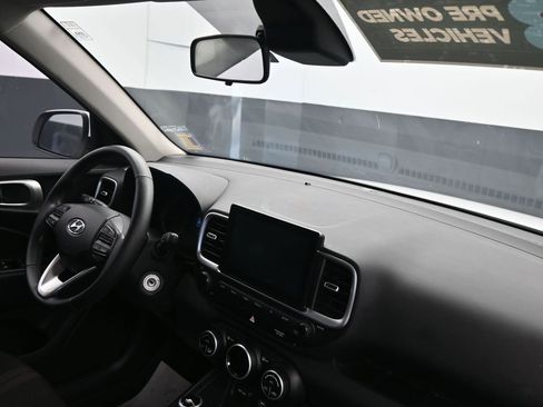 Used 2021 Hyundai Venue SEL w/ Cargo Package image 12