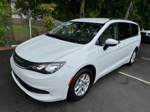 Used 2021 Chrysler Voyager Lxi w/ Cold Weather Group image 3