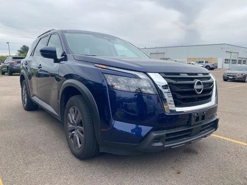 Used 2025 Nissan Pathfinder SV AWD/4WD image 4