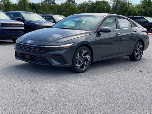 New 2026 Hyundai Elantra Limited FWD image 3