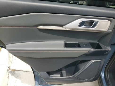Used 2025 Ford Explorer Active RWD image 16