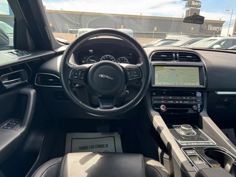 Used 2017 Jaguar F-PACE Prestige image 20