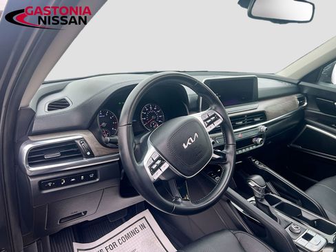 Used 2022 Kia Telluride EX image 11