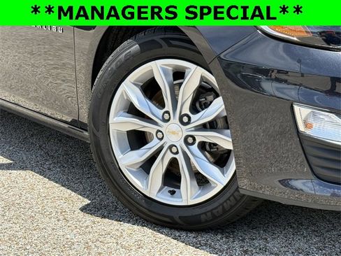 Used 2023 Chevrolet Malibu LT image 2