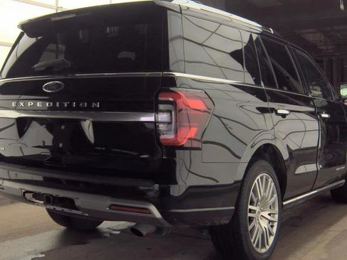 Used 2023 Ford Expedition Platinum AWD/4WD image 2