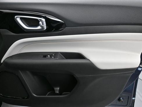 New 2026 Jeep Compass Limited image 19