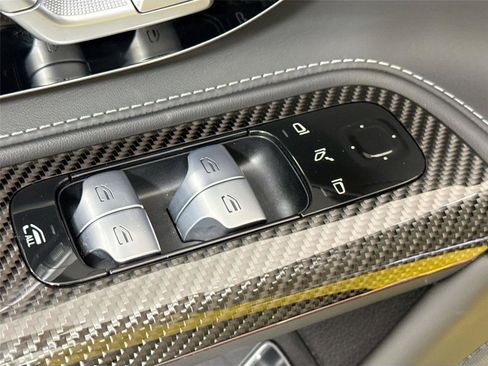 Used 2022 Mercedes-Benz SL 55 AMG 4MATIC image 34