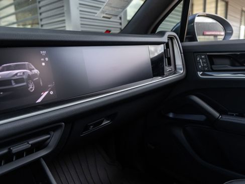 New 2026 Porsche Cayenne S image 30