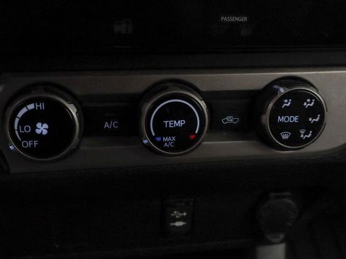 Used 2016 Toyota Tacoma SR image 29