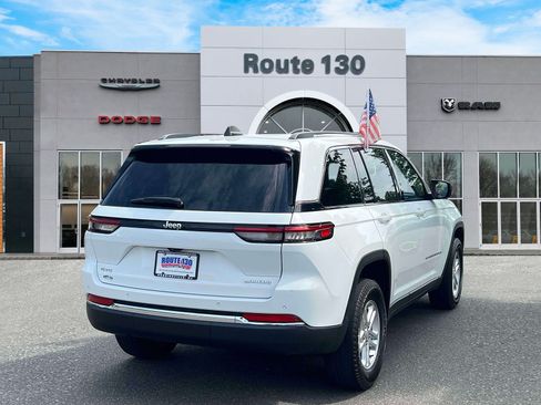 Used 2023 Jeep Grand Cherokee Laredo AWD/4WD image 4