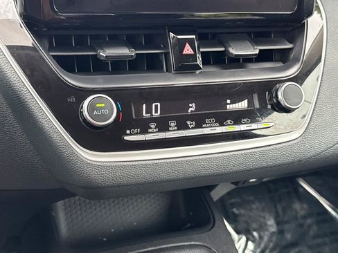 Used 2025 Toyota Corolla LE FWD image 22