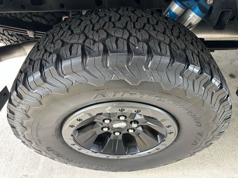 Used 2018 Ford F150 Raptor w/ Equipment Group 802A Luxury image 12