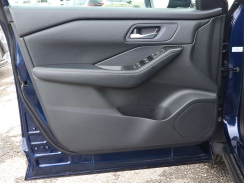 Used 2025 Nissan Rogue SV AWD/4WD image 13