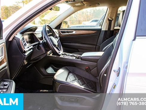 Used 2025 Volkswagen Atlas SE image 17