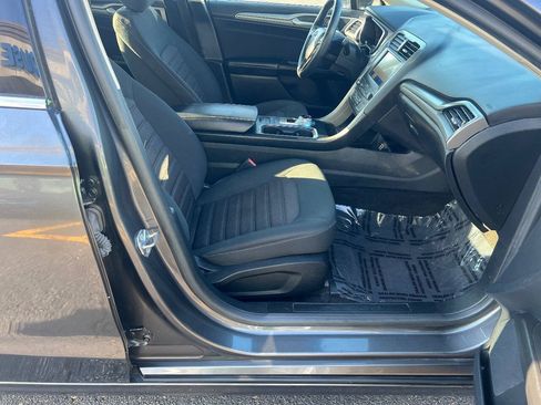 Used 2020 Ford Fusion SE FWD image 25