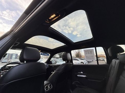 Used 2022 Mercedes-Benz GLB 250 4MATIC image 30