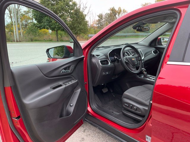 Used 2024 Chevrolet Equinox LT w/ LPO, Floor Liner Package FWD image 15