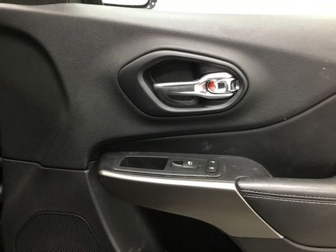 Used 2020 Jeep Cherokee Latitude image 13