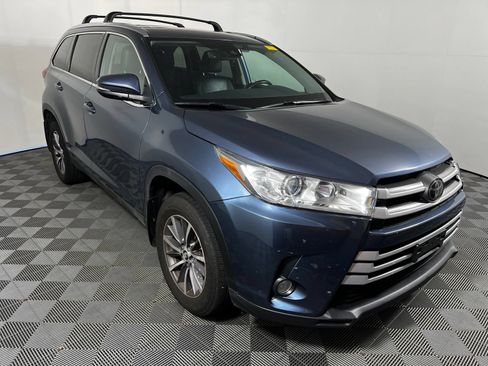 Used 2019 Toyota Highlander XLE AWD/4WD image 3